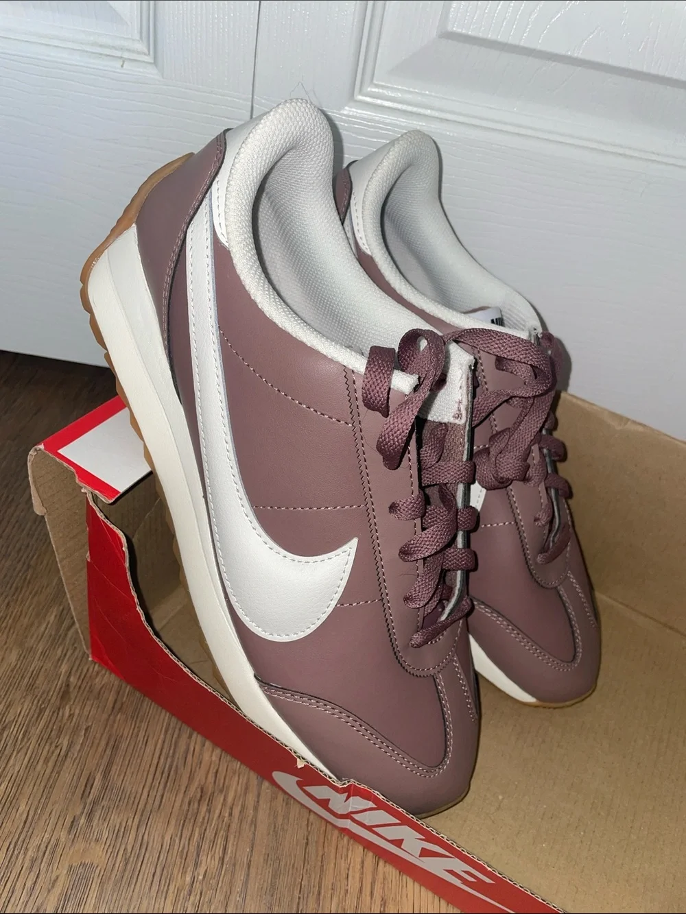 Nike Pacific Leather Women’s Lace-Up Sneakers Smokey Mauve/White HV6430-200 2025